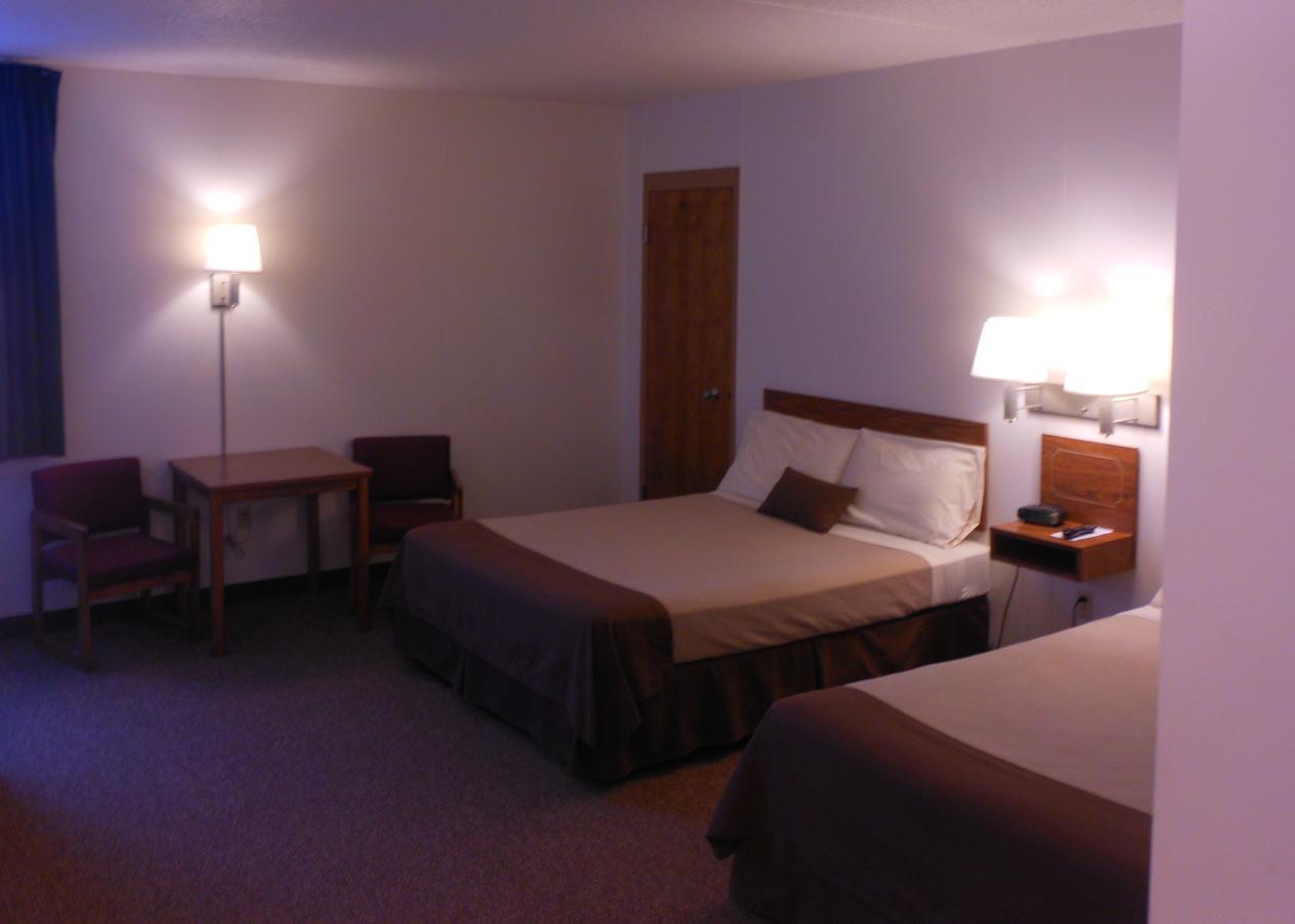 Great American Inn & Suites Devils Lake Exterior foto