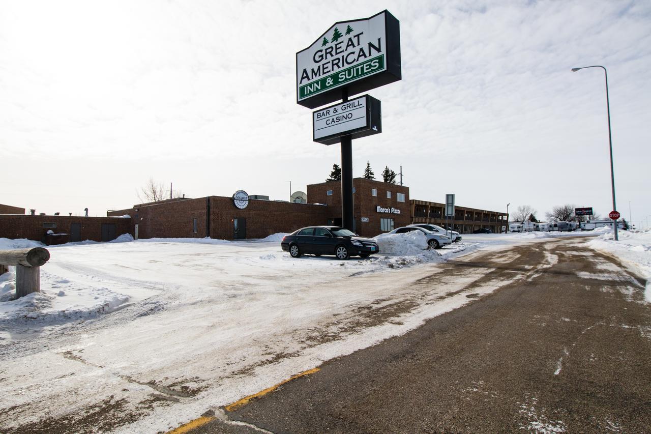 Great American Inn & Suites Devils Lake Exterior foto